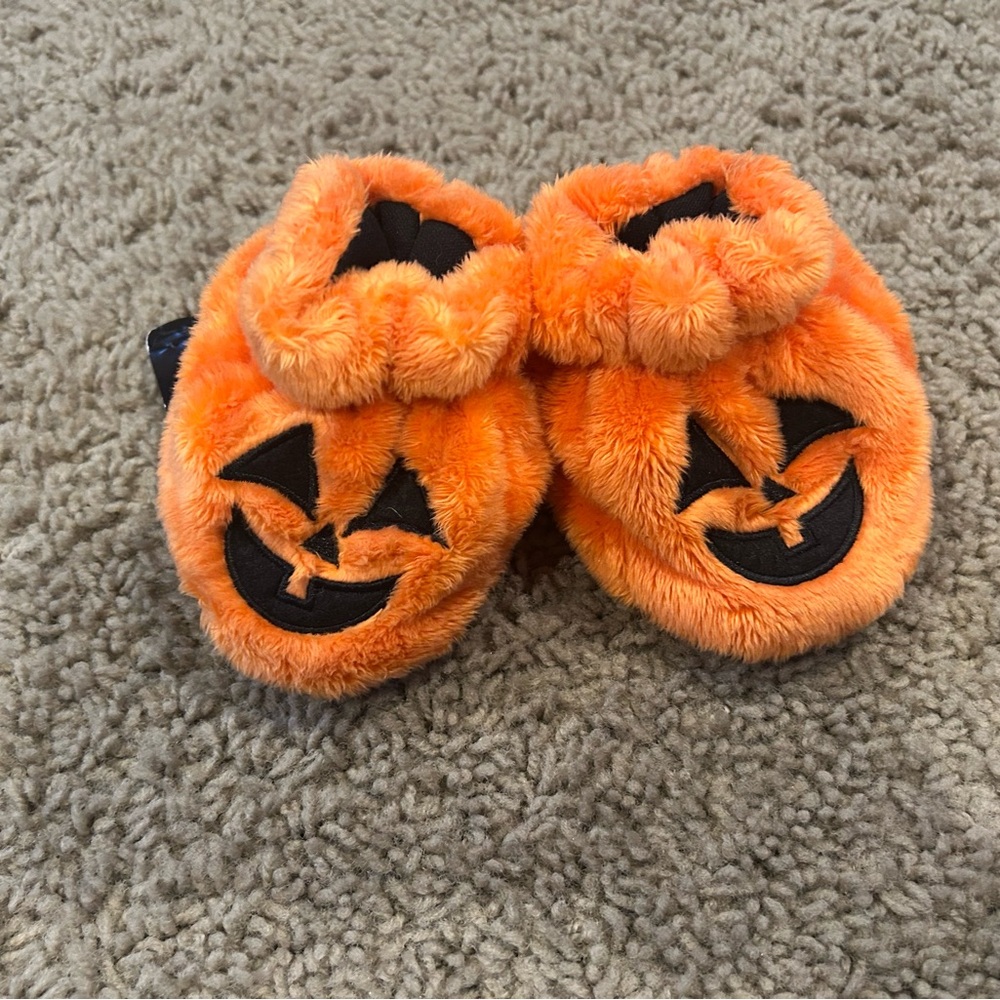 Baby Halloween pumpkin booties age 0–6 months